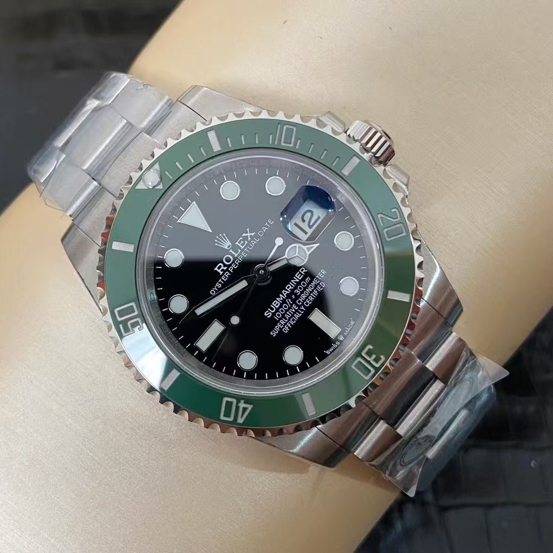Top-notch watch 00709 Rolex Submariner Date "Hulk" Stainless Steel 40mm Green Dial 116610LV - PRE-OWNED