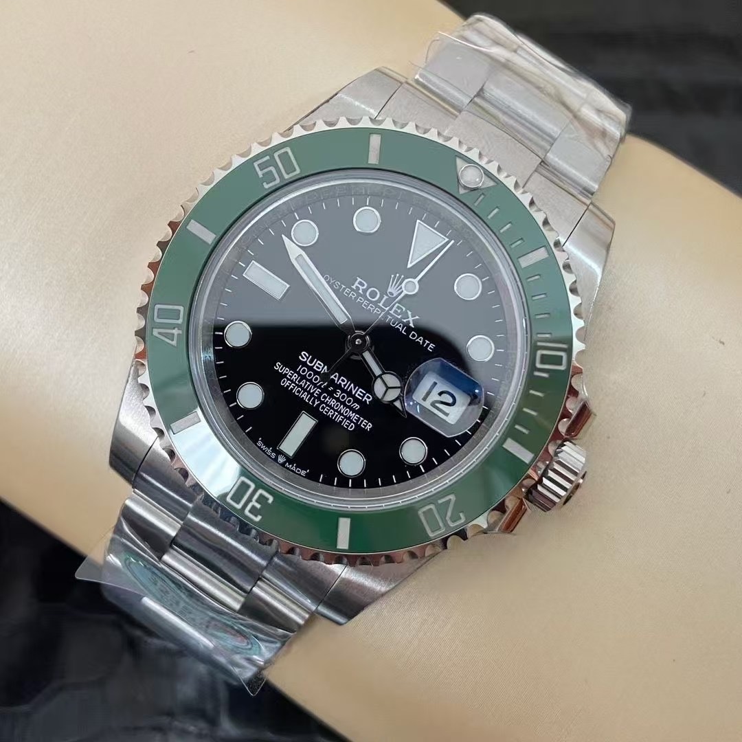 Top-notch watch 00709 Rolex Submariner Date "Hulk" Stainless Steel 40mm Green Dial 116610LV - PRE-OWNED