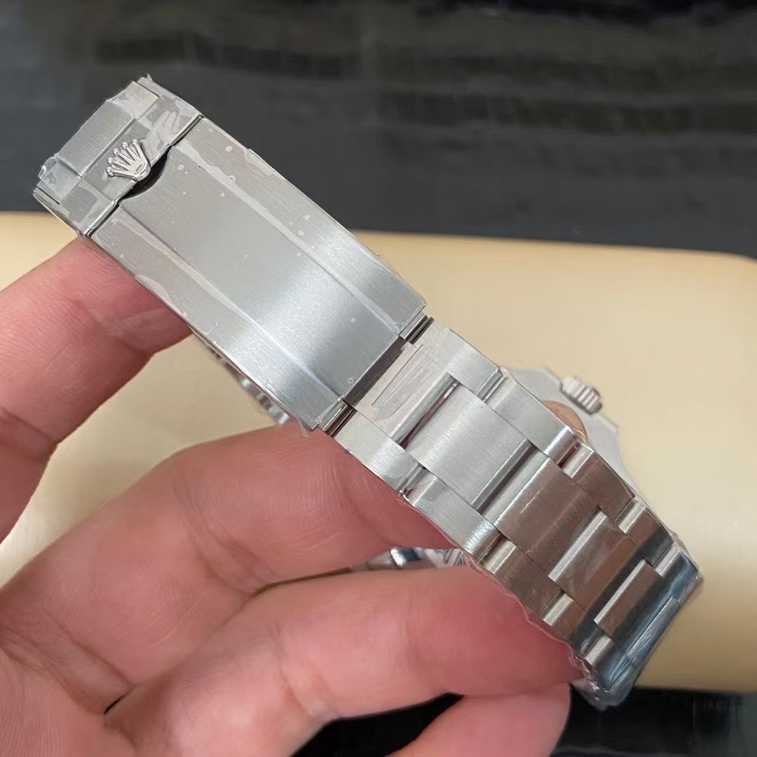 Top-notch watch 00709 Rolex Submariner Date "Hulk" Stainless Steel 40mm Green Dial 116610LV - PRE-OWNED