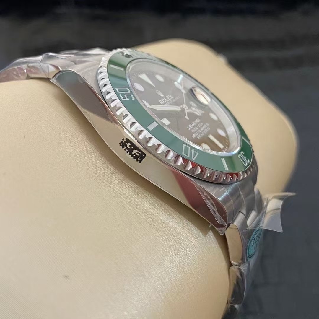 Top-notch watch 00709 Rolex Submariner Date "Hulk" Stainless Steel 40mm Green Dial 116610LV - PRE-OWNED
