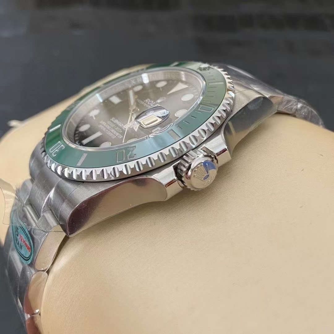 Top-notch watch 00709 Rolex Submariner Date "Hulk" Stainless Steel 40mm Green Dial 116610LV - PRE-OWNED