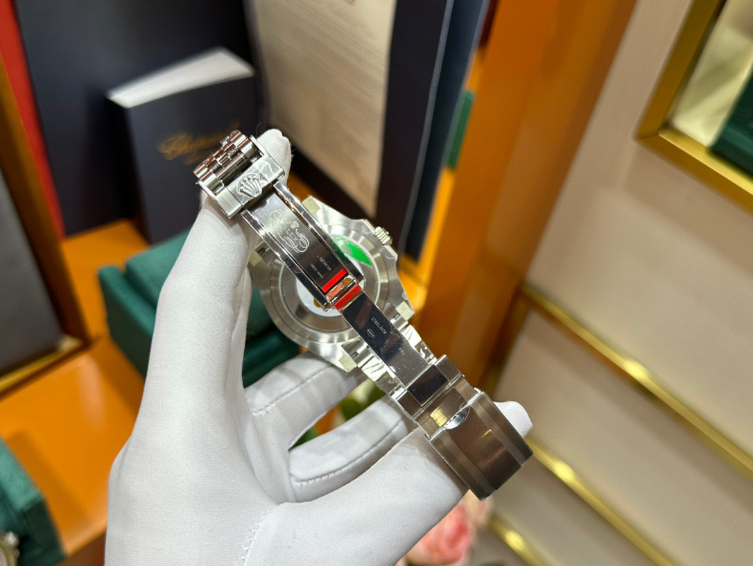 Top-notch watch 00869 Rolex GMT-Master II Oyster, 40 mm, Oystersteel Reference 126710BLRO