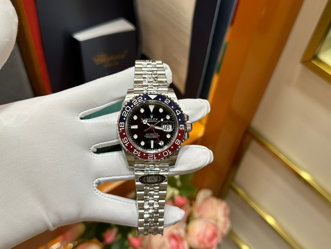 Top-notch watch 00869 Rolex GMT-Master II Oyster, 40 mm, Oystersteel Reference 126710BLRO