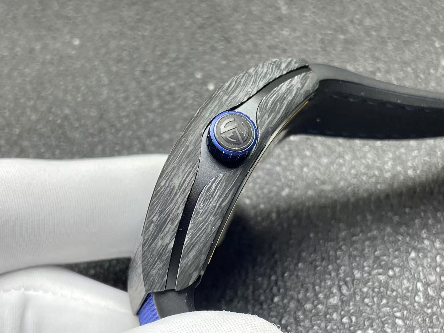 Top watch 00109 Vanguard Classic Carbon V45SCCBNRCARBRGE