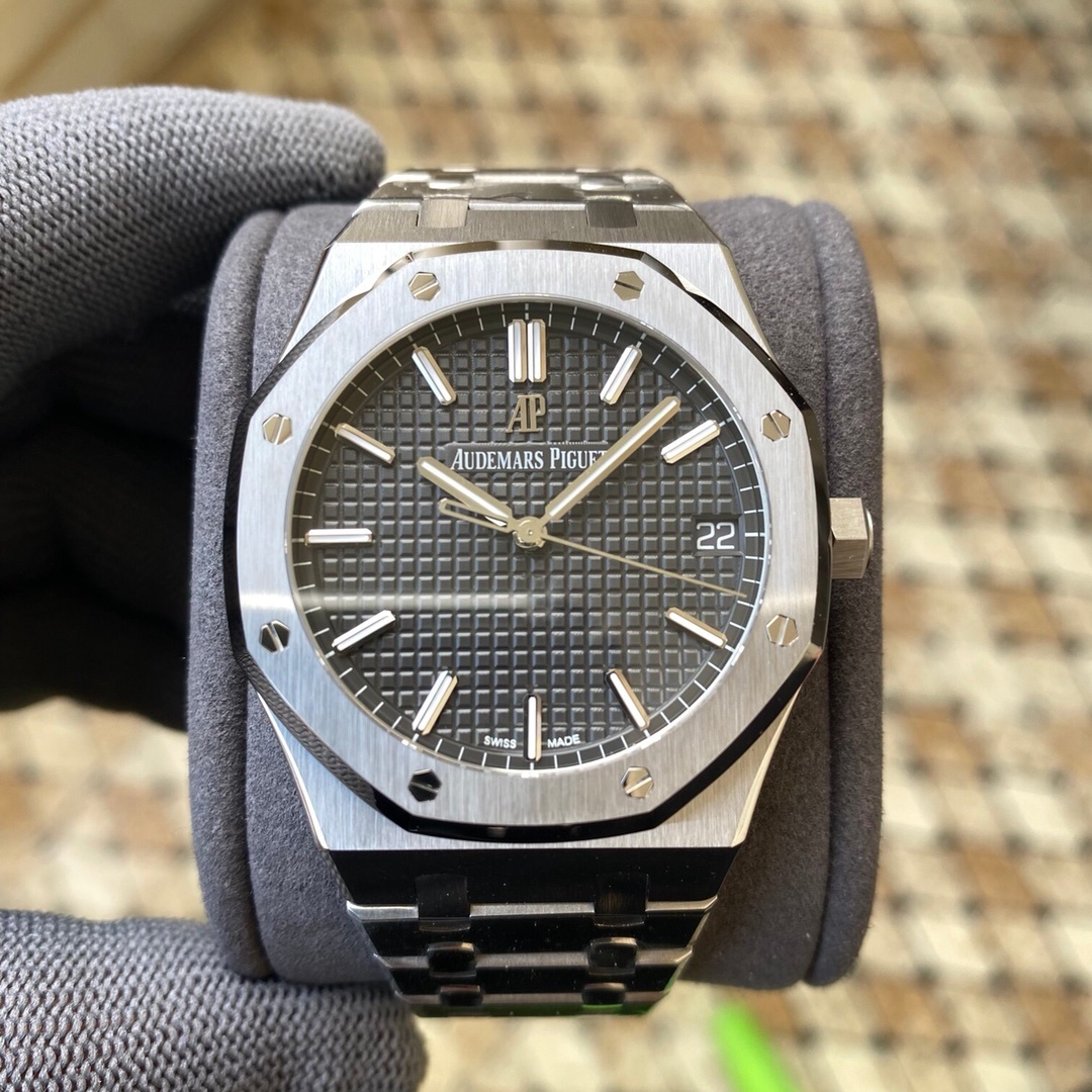 Audemars Piguet Royal Oak Self-winding Black Dial 41mm