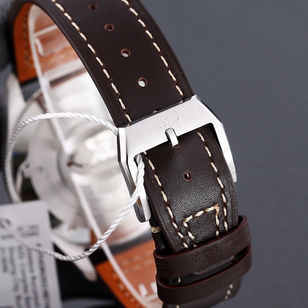 IWC Pilot’s Watch Mark XVIII 40mm IW327010 – Stainless Steel / Blue Dial