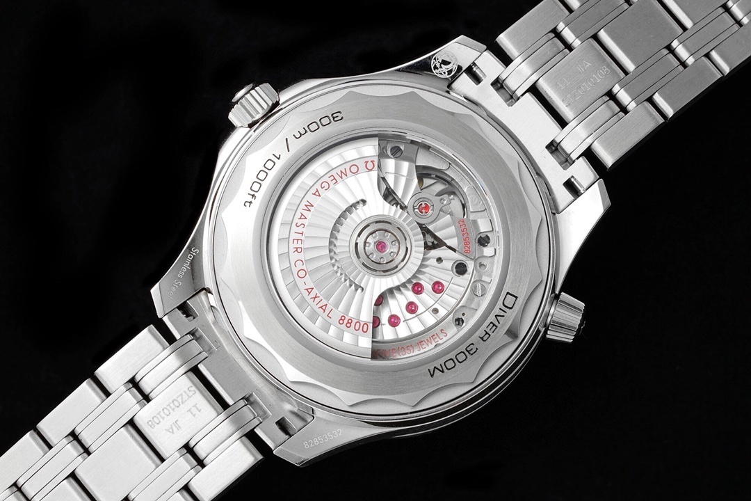 Omega Seamaster Diver 300m Co-Axial Master Chronometer 42mm blanc 210.30.42.20.04.001 acier blanc 42mm, avec bracelet en acier