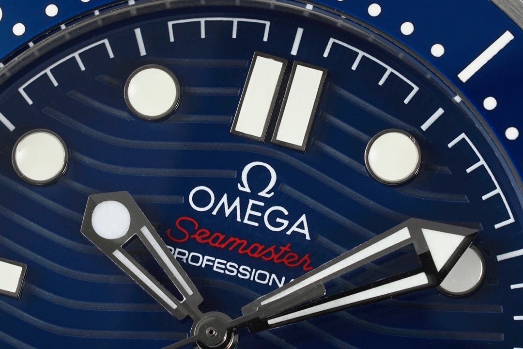 OMEGA Seamaster Diver 300M 42 mm, Stahl mit Stahlarmband