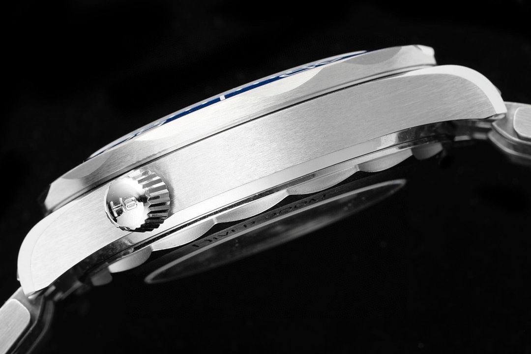 OMEGA Seamaster Diver 300M 42 mm, Stahl mit Stahlarmband