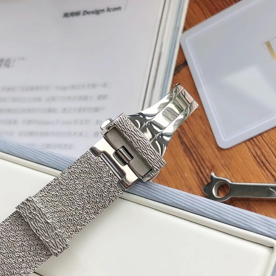 Watch08269 Watch Dior Silver in Other - 56420497 Silver-Tone Classic Watch in Polished Metal Style